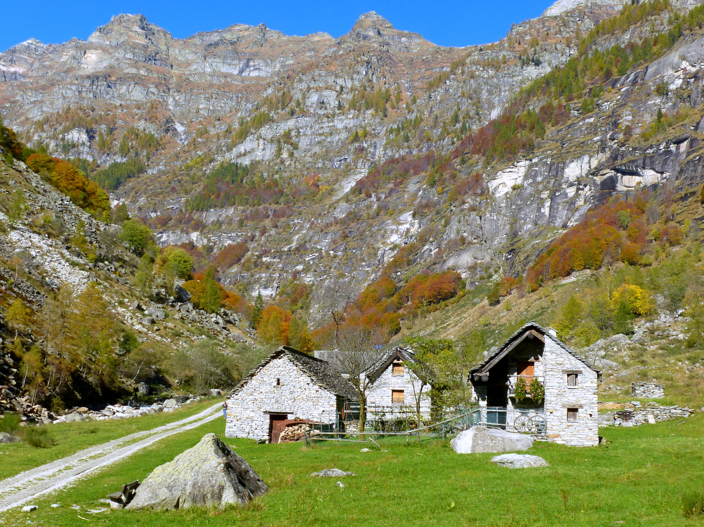 Seitental des Verzascatales im Tessin - Val Vogorness