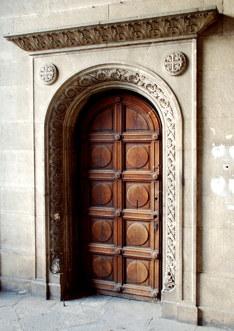 Seitentür der Alexander Newski-Kathedrale im Zentrum von Sofia