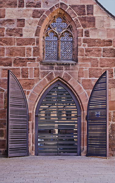 Seitentür von einer Kirche in Nürnberg