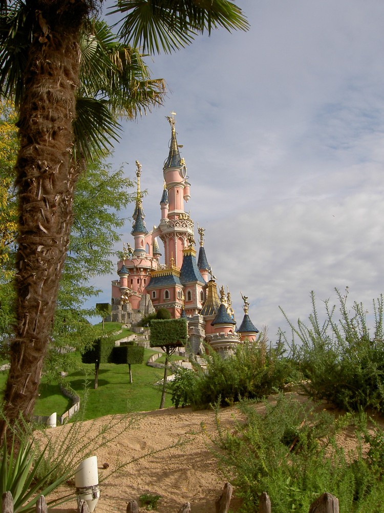 "Seitlicher" Blick auf das Disney-Schloss