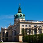 Seitlicher Blick auf die Orangerie und das Schloss Charlottenburg