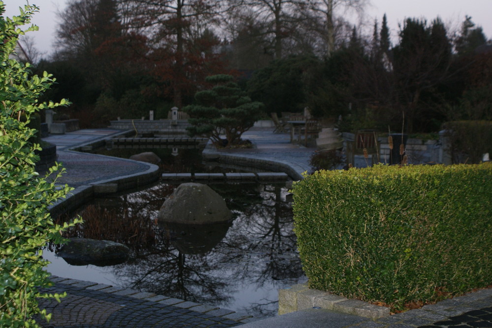 Selbstangelegter Park eines Gewerbetreibenden für Natursteine