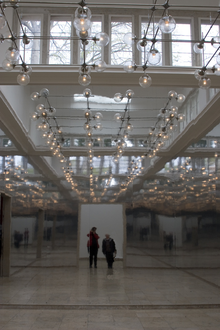 selbstbildnis im spiegelsaal