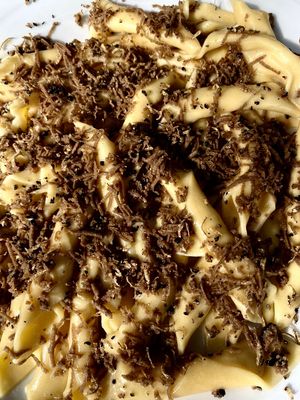Selbstgemachte Pasta mit ganz viel Trüffeln