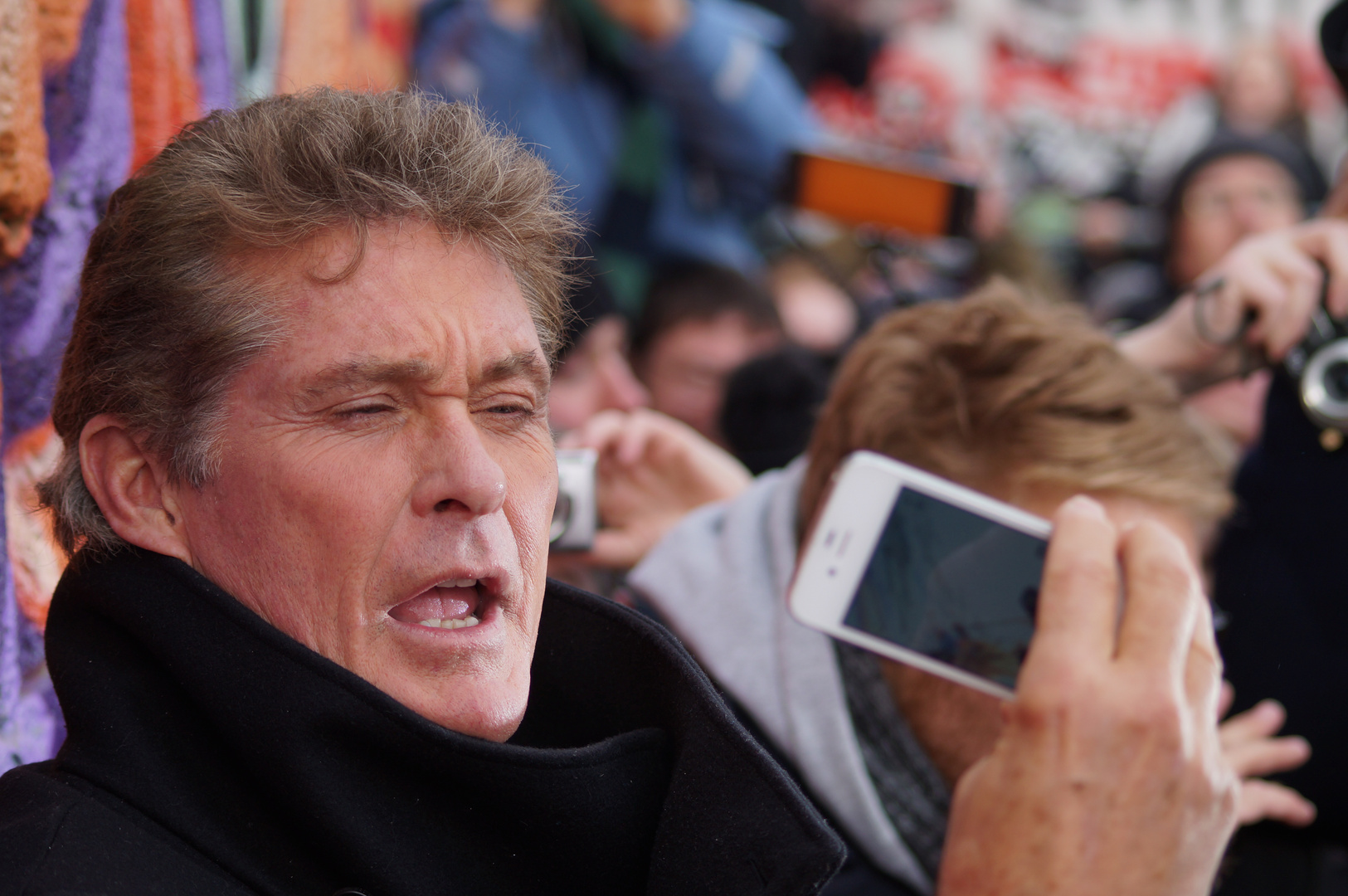 Selbstporträt von "The Hoff" vor der Mauer