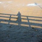 Selbstportrait auf Brücke.