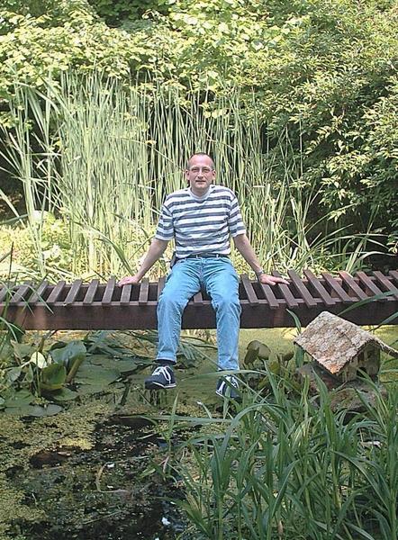 Selbstportrait "Die Brücke am Teich"