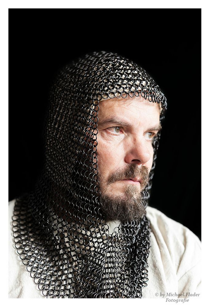 Selbstportrait mit Kettenhaube2