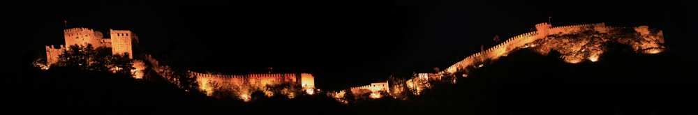 Seldschukenburg von Alanya bei Nacht