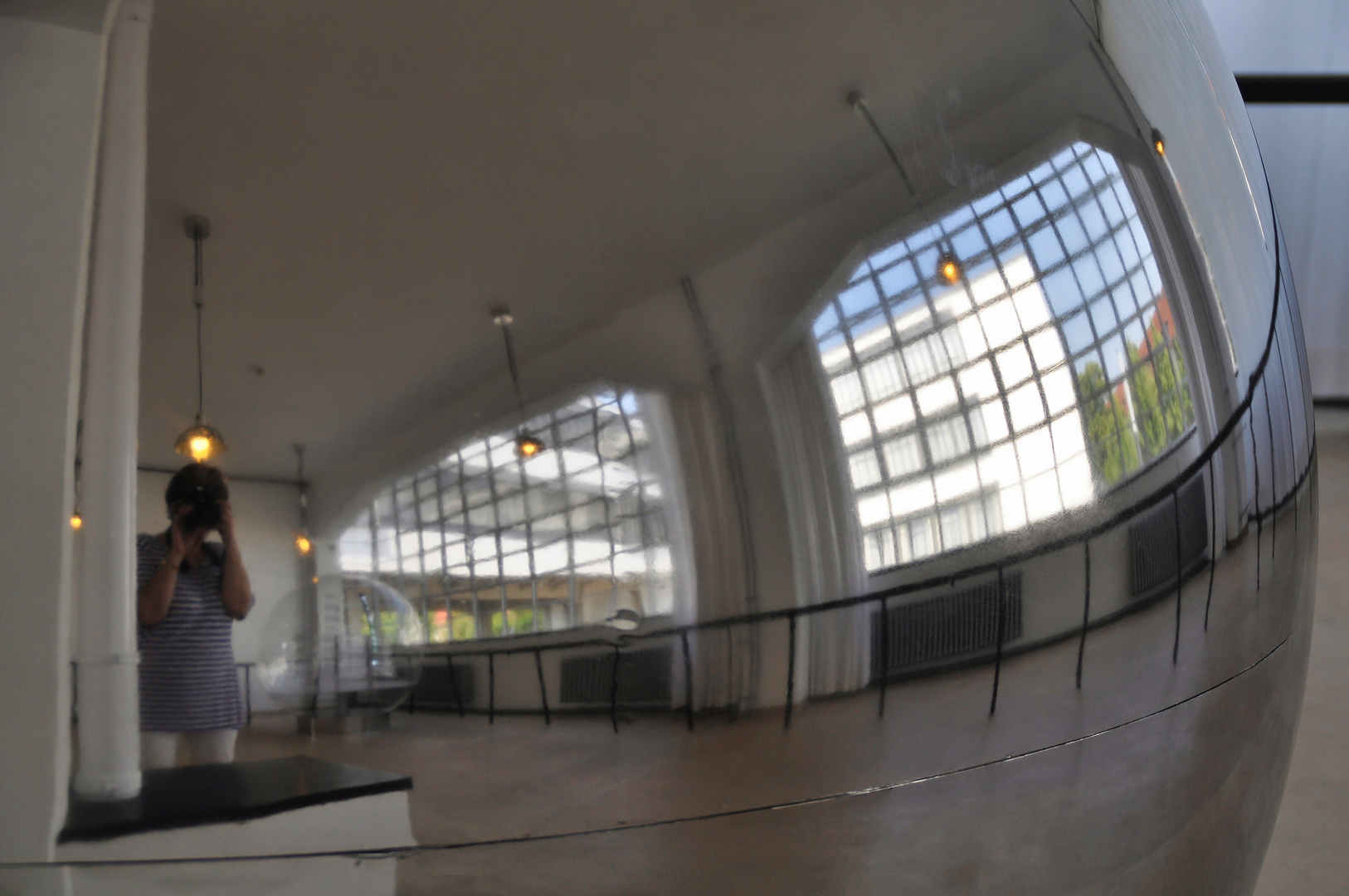Selfie in der Kugel Foto &amp; Bild | art, city, world Bilder auf fotocommunity