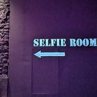 SELFIE ROOM