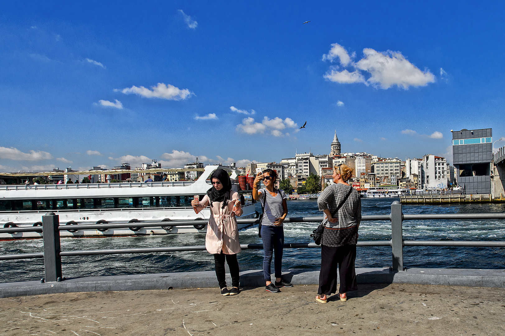 Selfie vor dem Galata Turm, von der Galata-Brücke aus 