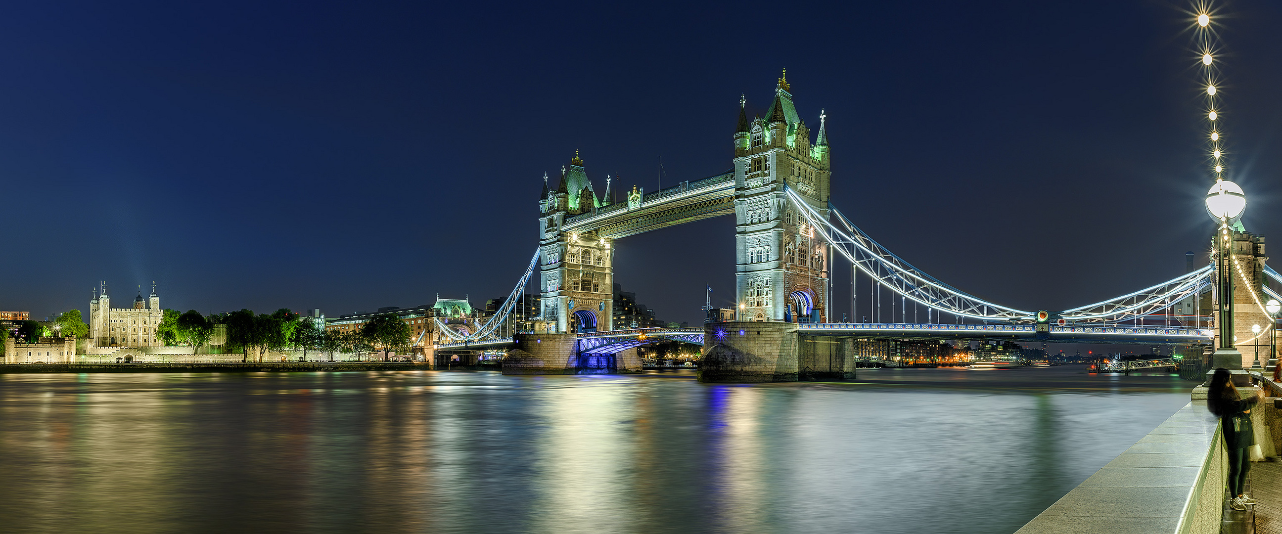 Selfie vor der Tower Bridge, London