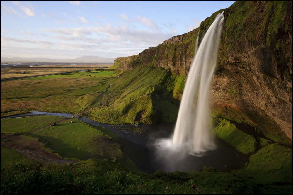 //Seljalandsfoss.