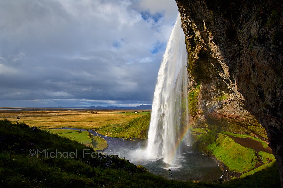 Seljalandsfoss mir Regenbogen