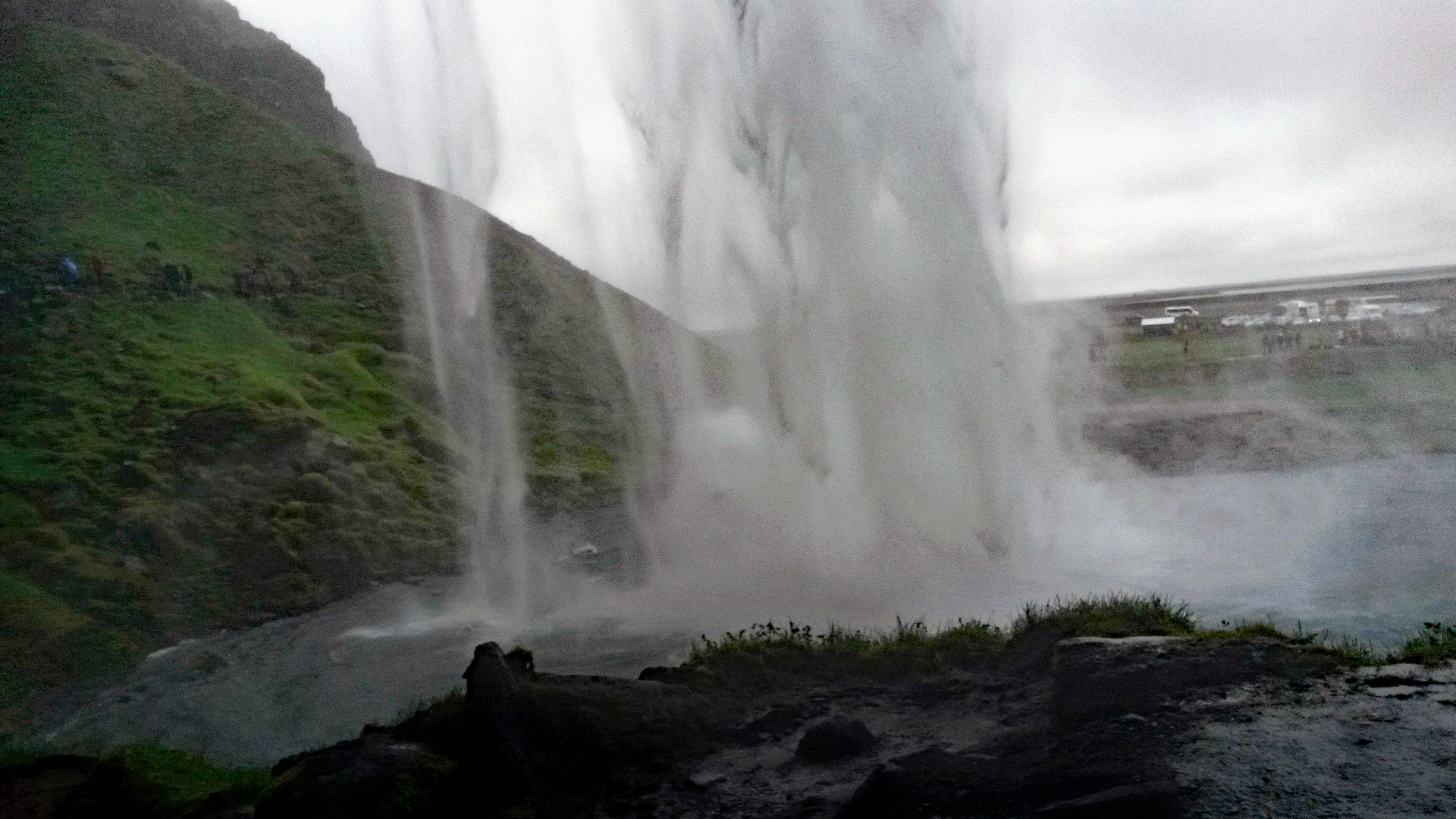 Seljalandsfoss von hinten