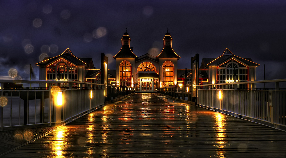 Sellin brigde in rainy night