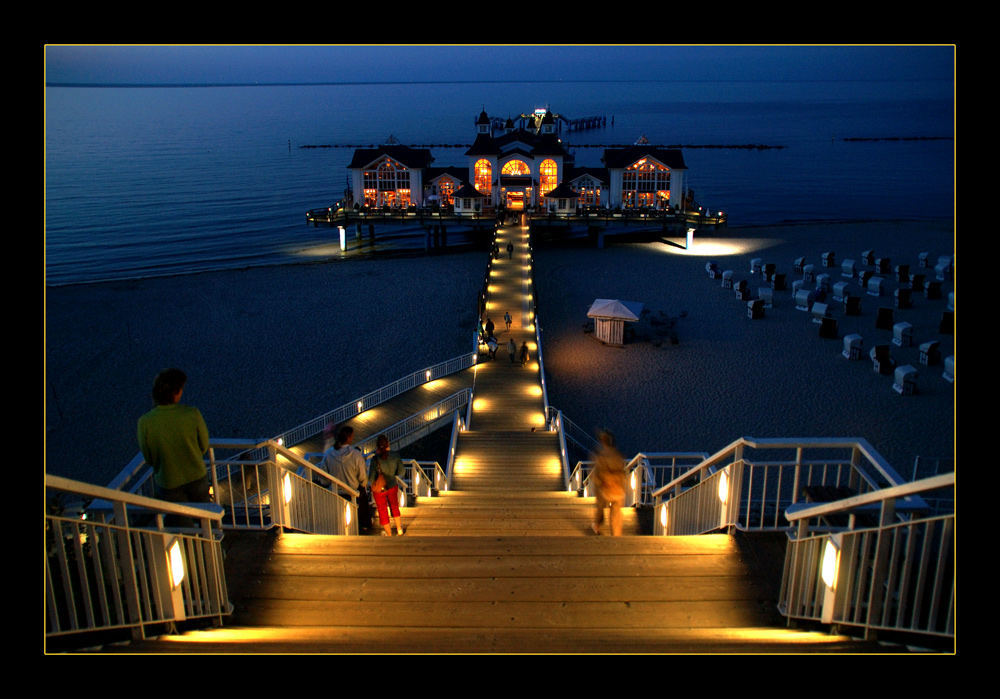 Selliner Seebrücke bei Nacht