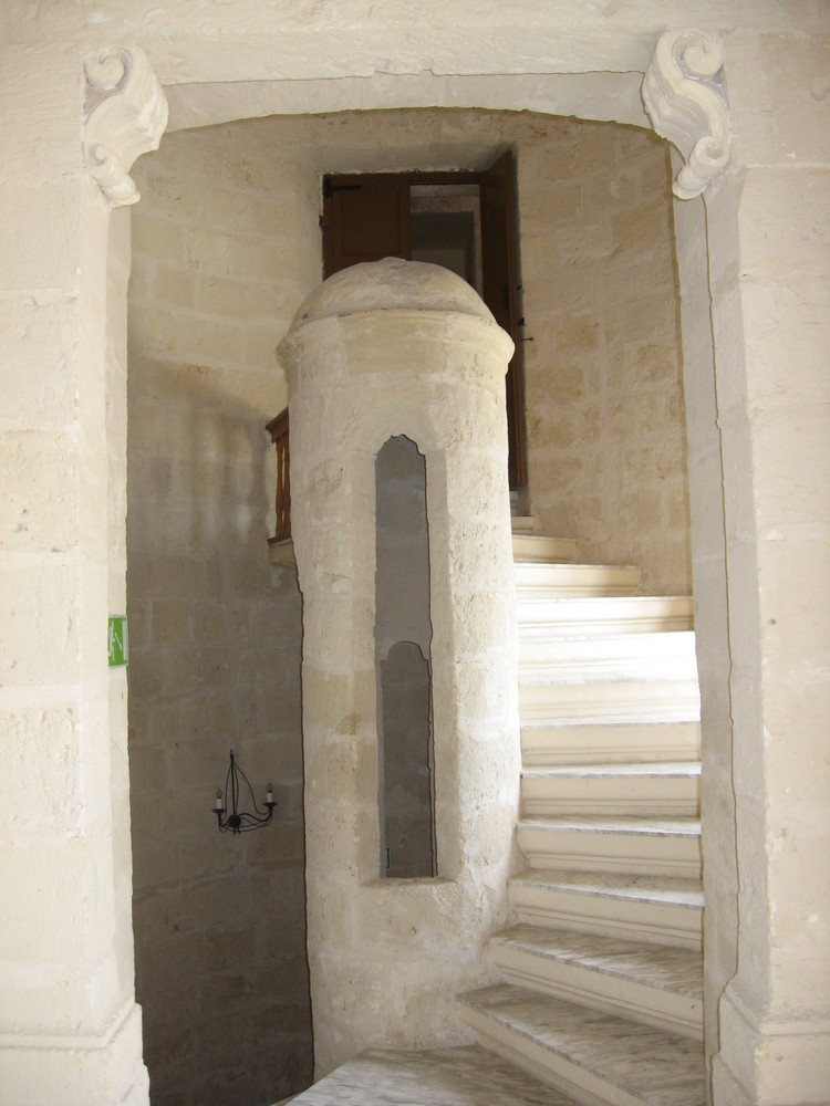 Selmun Palace - Wendeltreppe mit mittelalterlichem Speiselift