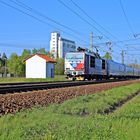 Selten ist eine Lok der Bareihe 371 (ex DR 230, ex DB 180)...........