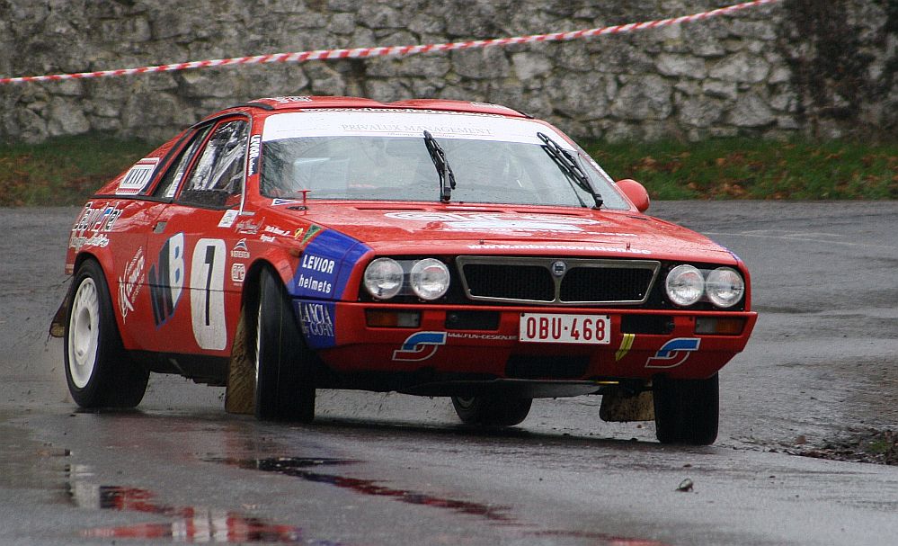 Seltener Rallye-Lancia im Drift...