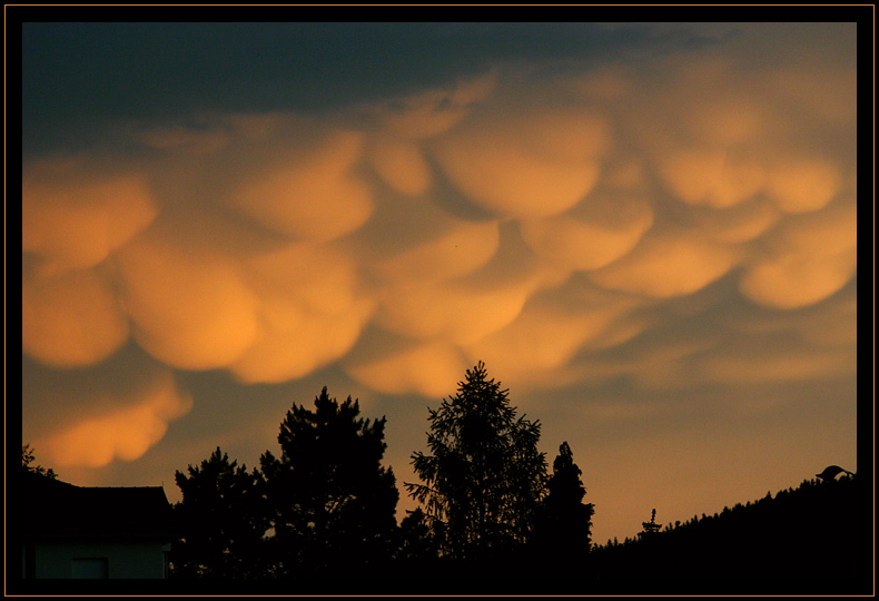 "Seltenes Naturereignis 2" Mammatuswolken