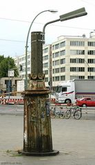 seltsame Straßenlampe am Frankfurter Tor