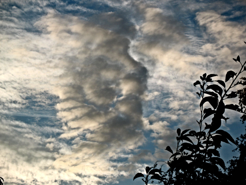 Seltsame Wolkenbildung