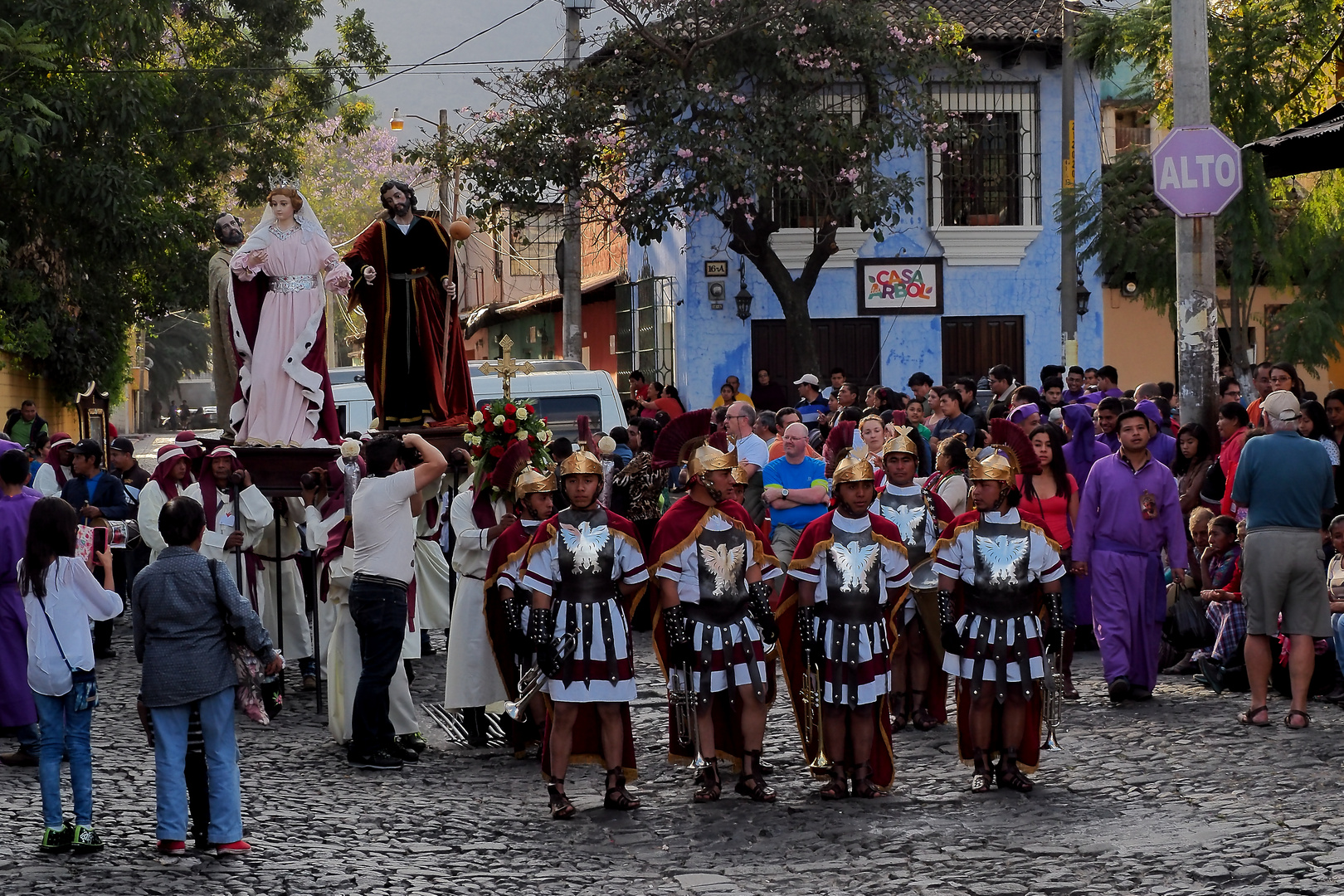 Semana Santa en La Antigua, Guatemala (2/10)