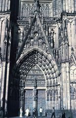 Seminarteilnehmer an der Westseite des Kölner Dom (1986)