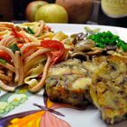 Semmelknödel mit Wurstsalat und Waldpilzen