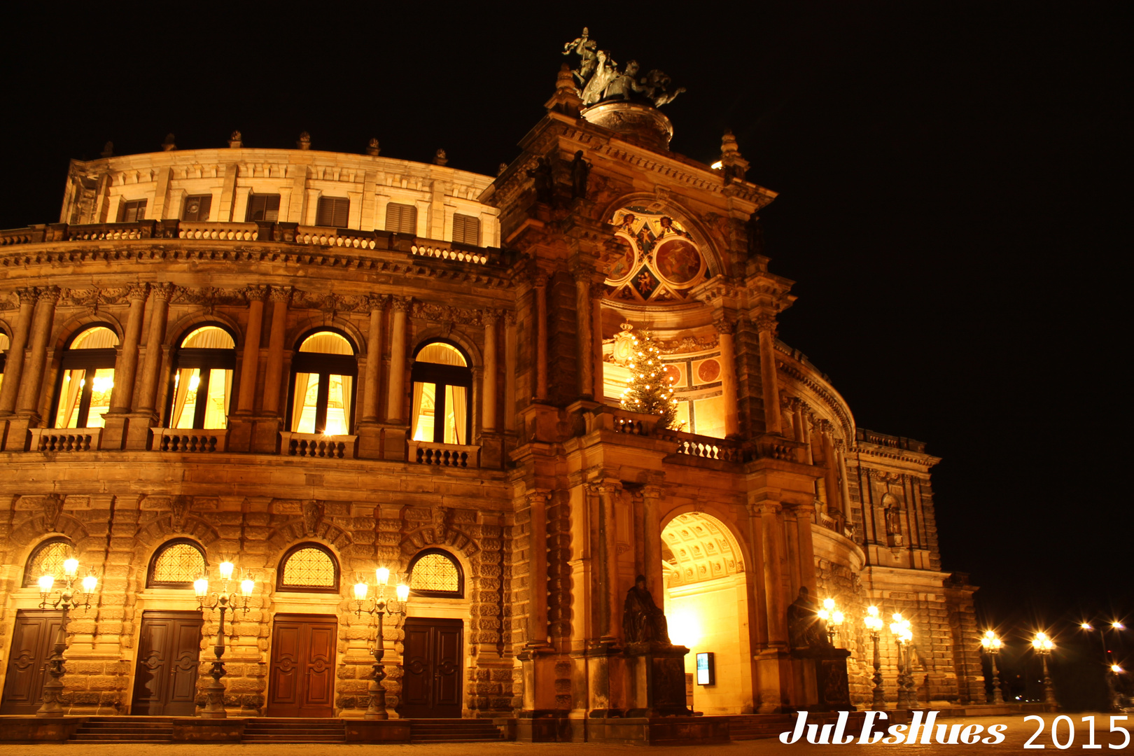 Semper Oper bei Nacht