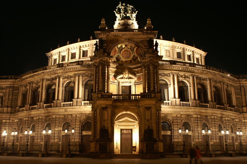 SEMPER OPERA HOUSE