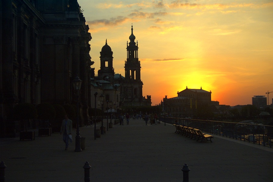 Semperoper am Abend