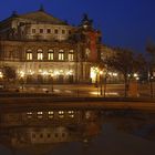 Semperoper am Abend