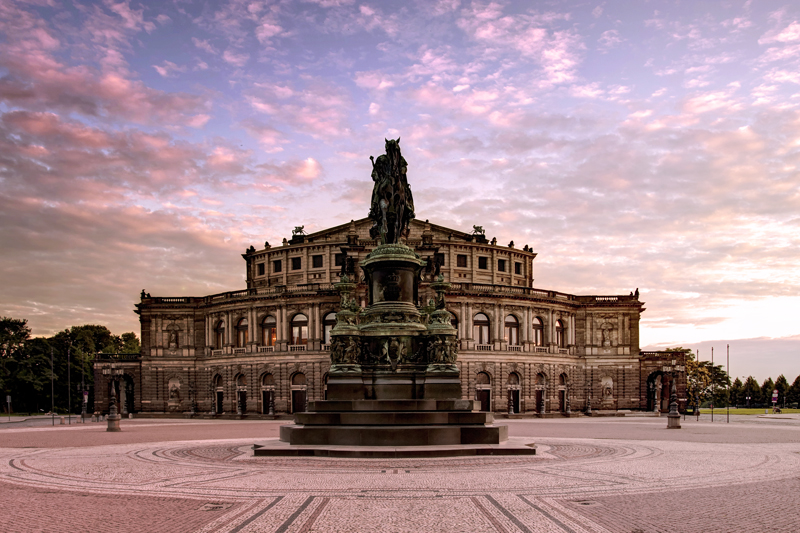 Semperoper am Morgen