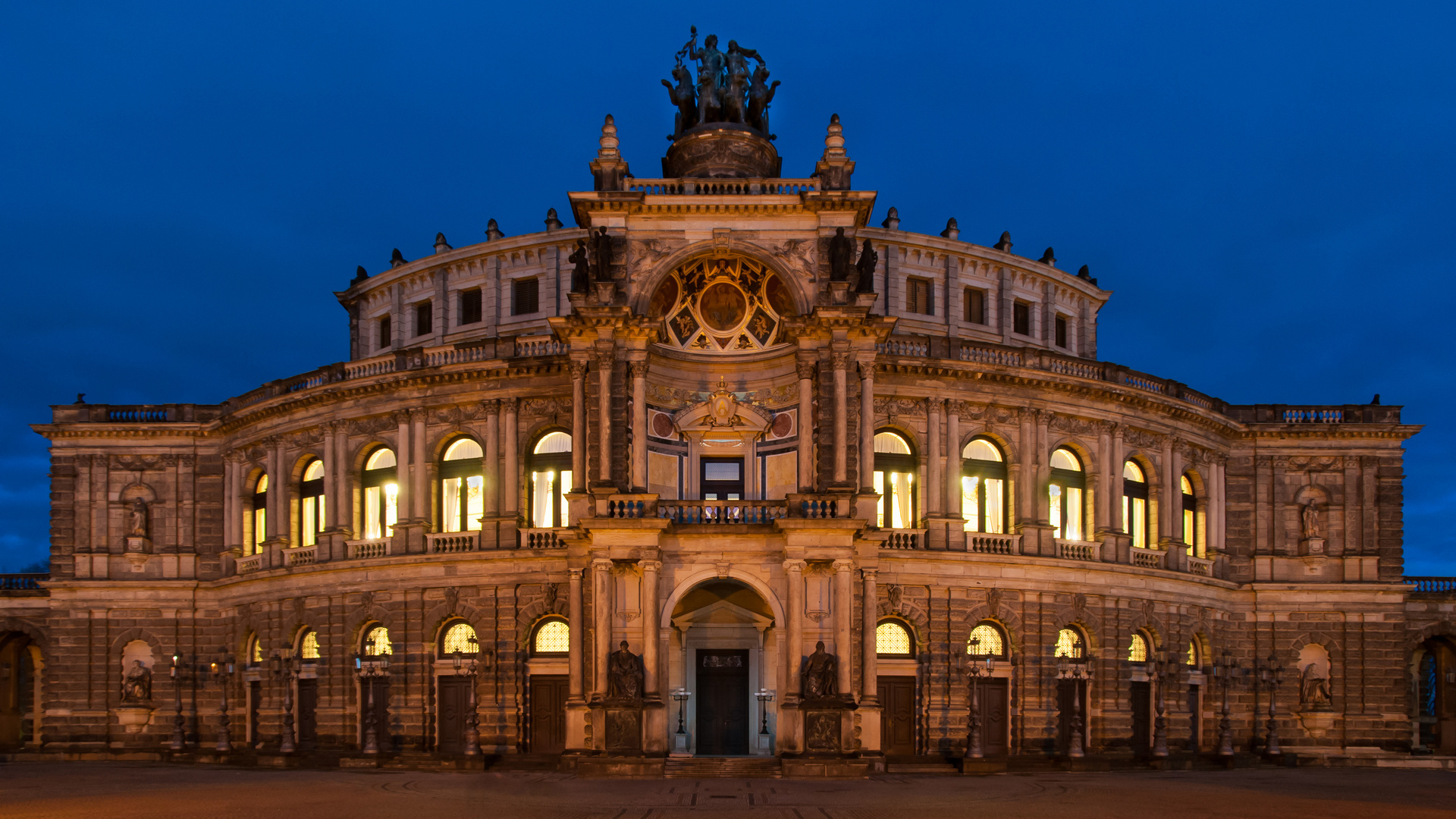 Semperoper am Morgen