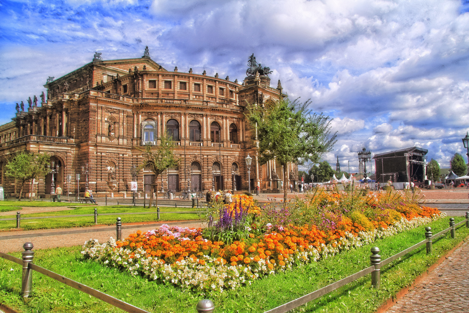 ++ Semperoper, bearbeitet ++