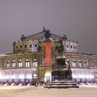 Semperoper bei Nacht