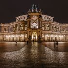 Semperoper bei Nacht