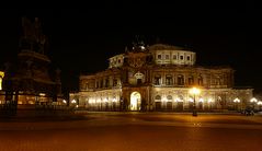 Semperoper bei Nacht