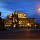 Semperoper bei Nacht