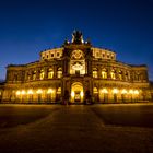 Semperoper bei Nacht