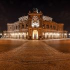 Semperoper bei Nacht