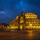 Semperoper bei Nacht