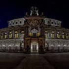 Semperoper bei Nacht