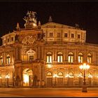 Semperoper bei Nacht