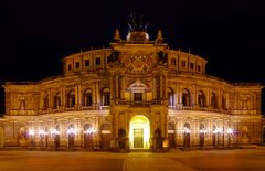 Semperoper bei Nacht