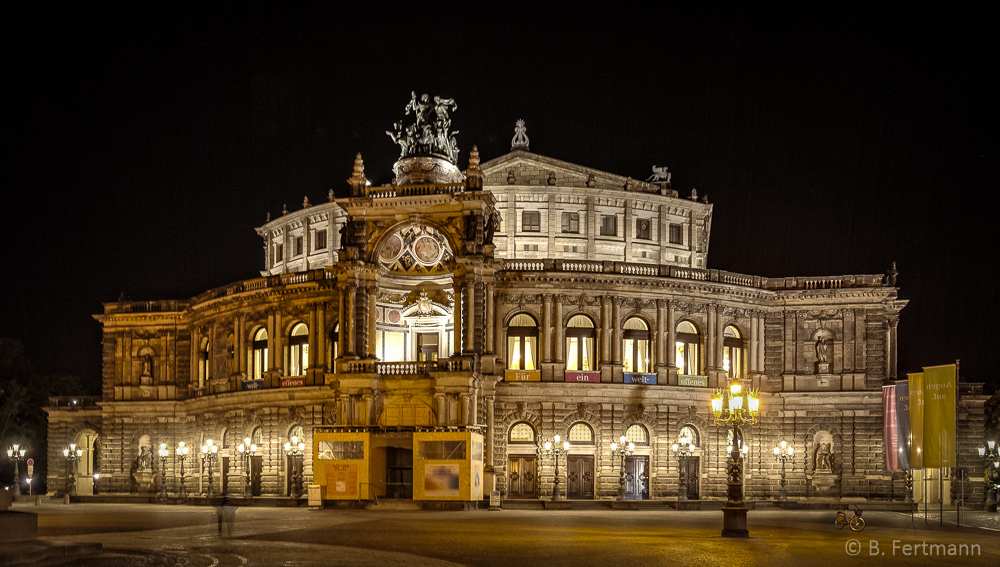 Semperoper bei Nacht