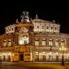 Semperoper bei Nacht